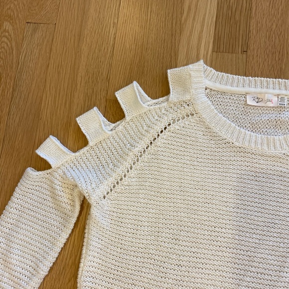 RD Style Womens Long Sleeve White Sweater with Shoulder Arm Cutouts/ Size M - Picture 2 of 16